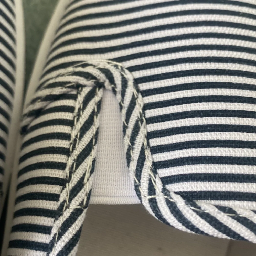 NWT Dark navy and white slip on striped shoe 11 - Picture 9 of 13